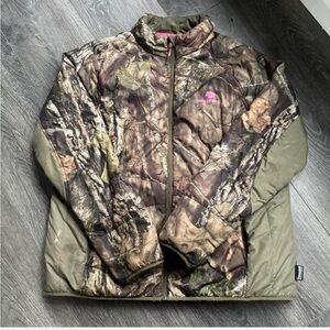 Women’s/Girls camo/pink insulated hunting jacket. Size XL 50/52 fits like M/L.